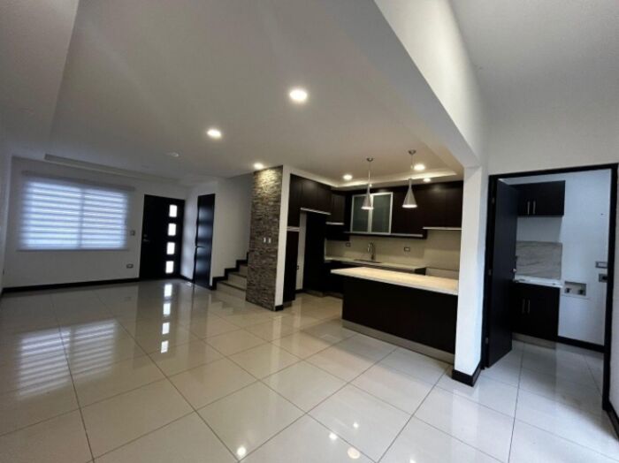 Alquiler de Casa en Santa Ana, San José. RAH 26-2 in Santa Ana, San José — $1,500