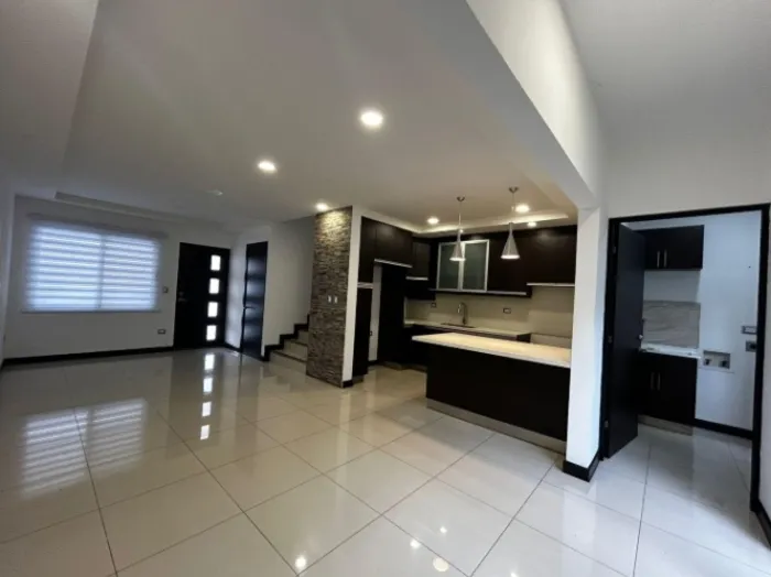 Alquiler de Casa en Santa Ana, San José. RAH 26-2 in Santa Ana, San José — $1,500