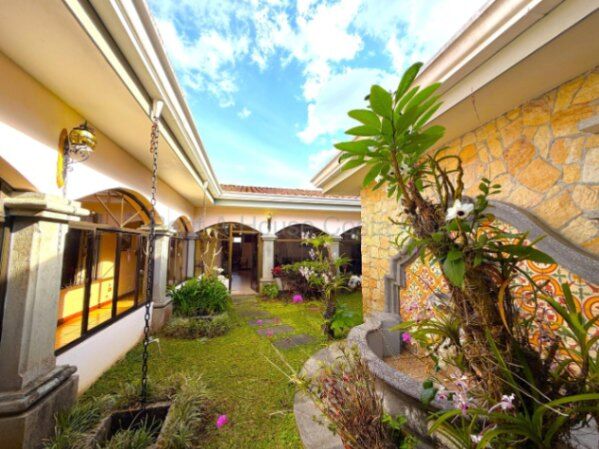 Casa de lujo de un nivel en venta en Altamonte, Curridabat #26-2159 GS en Granadilla, Curridabat, San José — $700,000