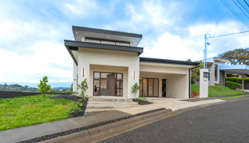 Home for Sale in Grecia | Mountain Views & Renovated en Puente De Piedra, Grecia, Alajuela — 239 000 000 ₡ - Foto 2 de 27