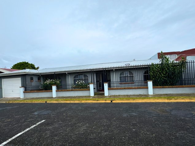 Casa Uso Mixto en Venta Los Ángeles Cartago Excelente Ubicación in Oriental, Cartago — ₡ 135 000 000