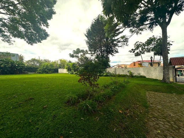 Casa uso mixto San Rafael Montes de Oca en San Rafael, Montes De Oca, San José — $700,000