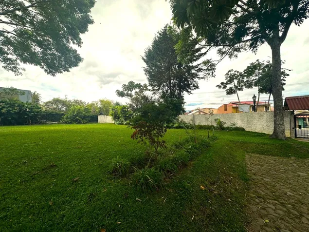 Casa uso mixto San Rafael Montes de Oca en San Rafael, Montes De Oca, San José — $700,000