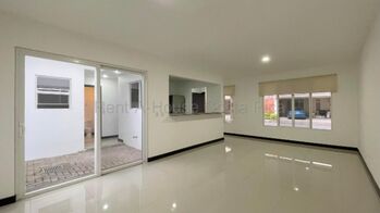 VENTA DE HERMOSA CASA EN SAN ANTONIO DE ESCAZÚ. in San Antonio, Escazú, San José — $230,000 - Photo 4 of 12