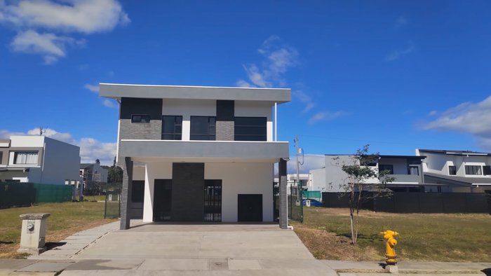 Venta de Casa en Condominio / San Rafael de Alajuela in San Rafael, Alajuela — $280,000 - Photo 2 of 26