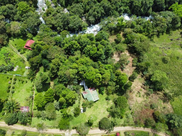 VENTA DE QUINTA DE 5.000 M2 CON ACCESO AL RIO PEÑAS BLANCAS Y RANCHO EN SANTA ELENA, PEREZ ZELEDON in El General, Pérez Zeledón, San José — $181,000
