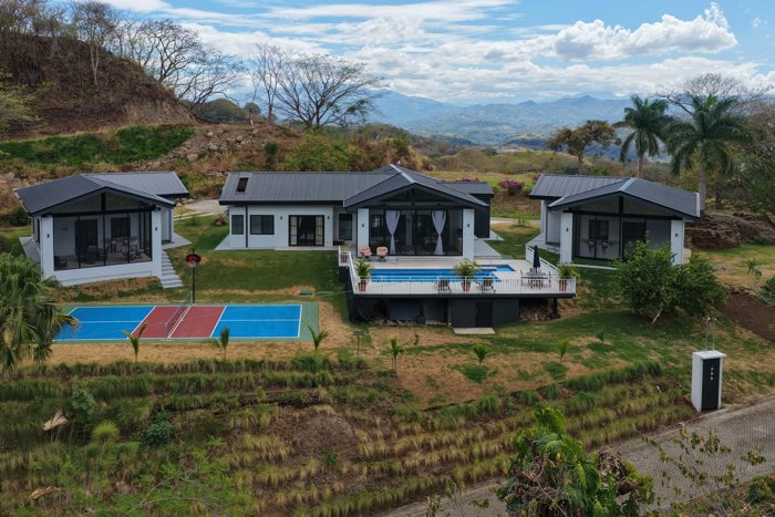 Luxury Estate for Sale in Las Rocas, Atenas Costa Rica in Concepción, Atenas, Alajuela — $995,000 - Photo 3 of 72