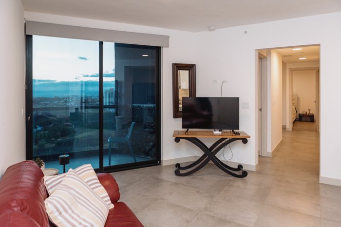 Alquiler de Apartamento Amueblado en Condominio Núcleo Sabana in San Francisco de Dos Ríos, San José — $1,650 - Photo 2 of 30