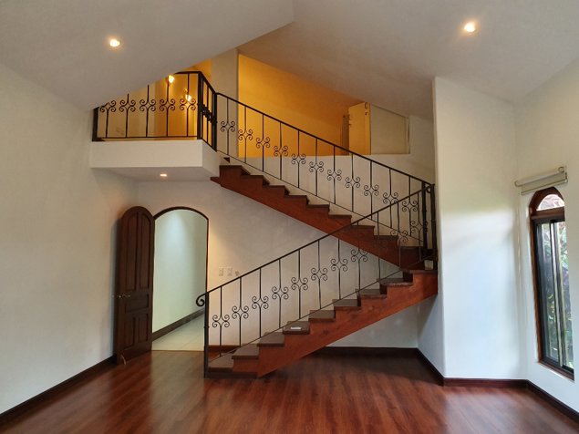 HERMOSA RESIDENCIA DE UN NIVEL  EN  CONDOMINIO BOSQUES DE LINDORA in Santa Ana, San José — $775,000 - Photo 3 of 24