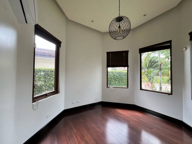 Casa en condominio para el alquiler y venta en Río de oro in Santa Ana, San José — $1,050,000 - Photo 3 of 38