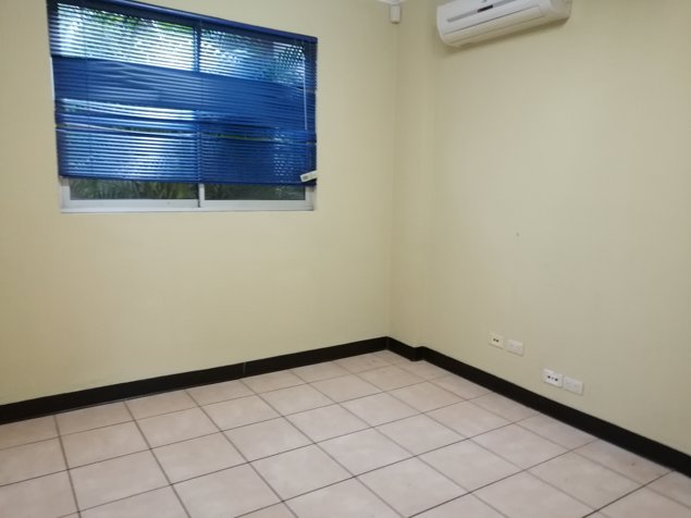 Edificio en Venta en La Uruca,Alquilado- 5PJG8996148 in Uruca, San José — $460,000 - Photo 2 of 45