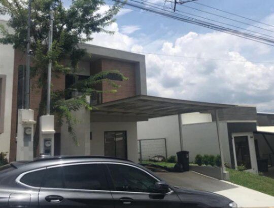 Se alquila moderna casa en condominio de Grecia Alajuela 25-1344 en Grecia, Alajuela — $1,300
