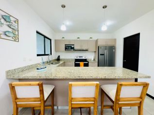 Modern Home for Rent with Private Pool – Loma Verde Gated Community en Tamarindo, Santa Cruz, Guanacaste — $2,500 - Foto 4 de 29