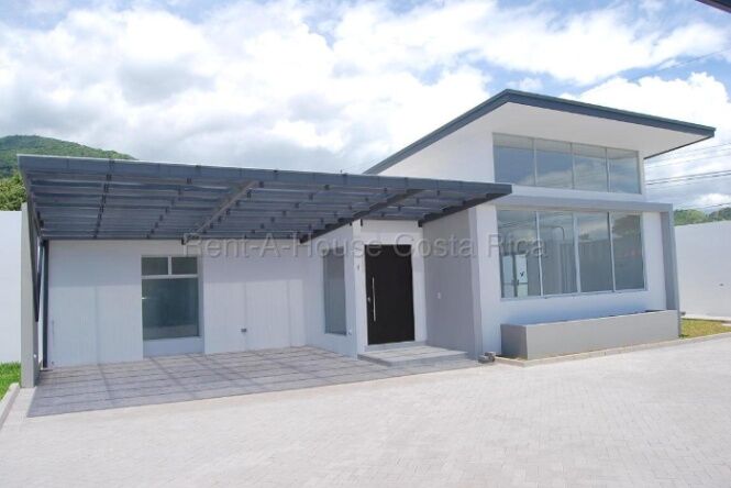 Se alquila casa en Piedades Santa Ana 26-2013 en Piedades, Santa Ana, San José — $2,000