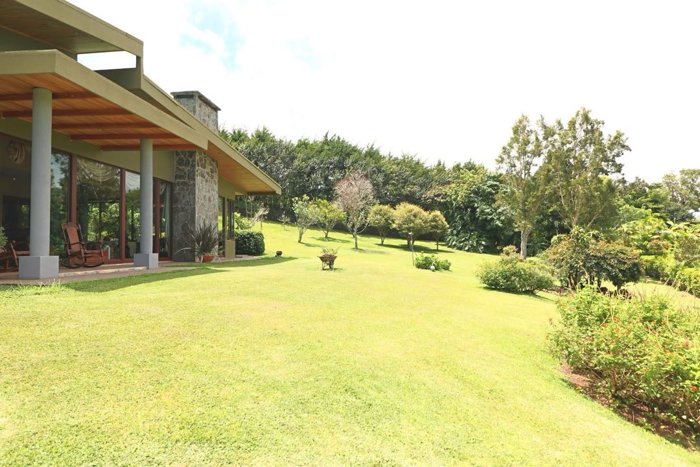 Quinta de lujo con 1,5 hectáreas y vista | San Isidro de Heredia en San Isidro, Heredia — $1,541,912 - Foto 3 de 103