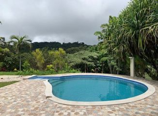 Amazing colonial-style home with guest home and storage en Atenas, Alajuela — $1,600,000 - Foto 2 de 20
