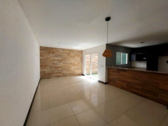Se vende moderna casa con patio en San Antonio Escazú 25-1896 en Escazú, San José — $220,000