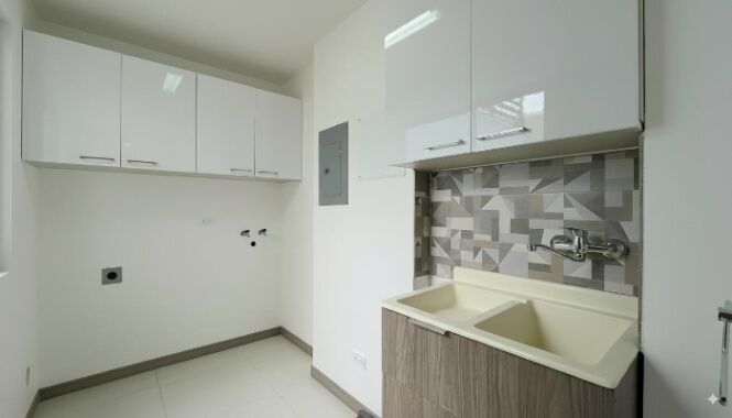 Alquiler de Casa en Condominio en San Antonio de De Escazú in San Antonio, Escazú, San José — $1,550