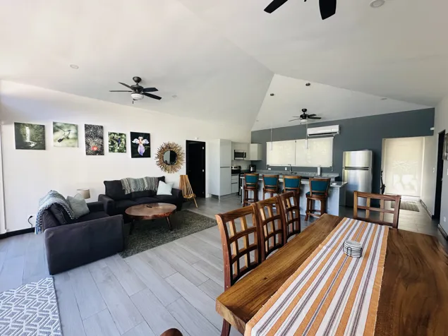Modern 3-Bedroom Home in Gated Community Near Playa Avellanas en Tamarindo, Santa Cruz, Guanacaste — $3,000 - Foto 3 de 26