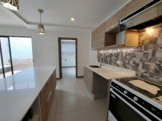 Se alquila casa con patio en condominio de San Antonio Escazú 26-354 in Escazú, San José — $1,600