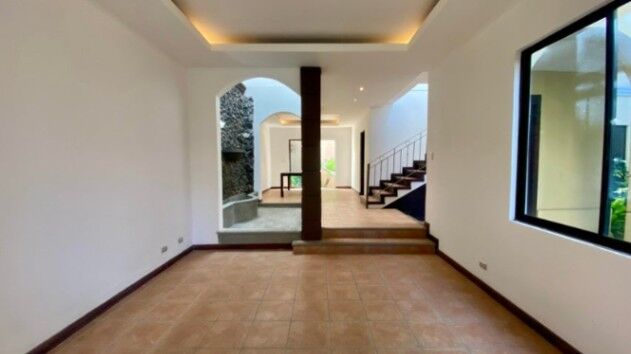 MLS-26-382 ALQUILER HERMOSA CASA SANTA ANA SAN JOSE en Santa Ana, San José — $1,650 - Foto 2 de 11