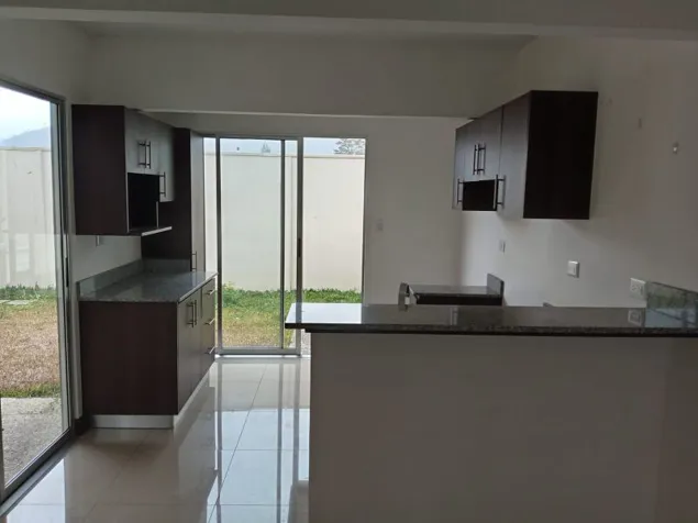 Venta de Casa en Condominio Valle Novarum, El Guarco, Cartago en El Tejar, El Guarco, Cartago — ₡ 103 500 000 - Foto 2 de 13