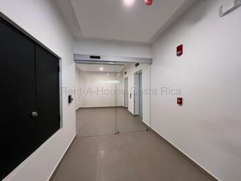 Alquiler de Apartamento de Lujo en Santa Ana. RAH 26-1960 en Santa Ana, San José — $1,300 - Foto 5 de 18