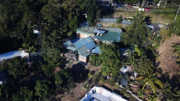 Se vende moderna casa con amplio lote en Santa Ana 24-1203 in Santa Ana, San José — $650,000