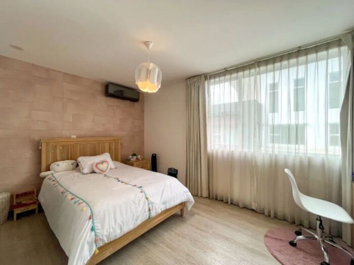 VENTA DE CASA DE 3 NIVELES COMO NUEVA EN CONDOMINIO NUVO - SANTA ANA en Santa Ana, San José — $435