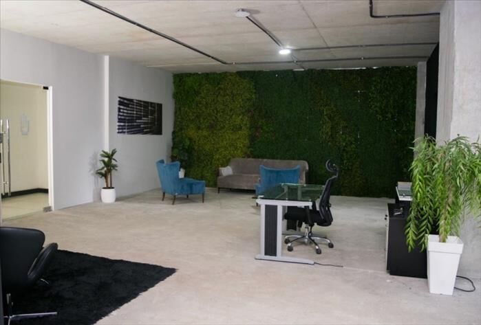VENTA DE OFICINAS, SAN JOSE, CURRIDABAT, PINARES, OFICENTRO MOMENTUM en Curridabat, San José — $735,174