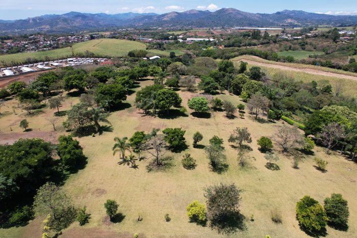 Land for Sale in Grecia – 20,820 m² of Opportunity and Potential en Grecia, Alajuela — $916,080 - Foto 3 de 21