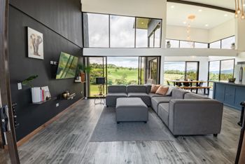 Coronado Venta Casa Moderna 1 Hectárea con espectacular casa con río.