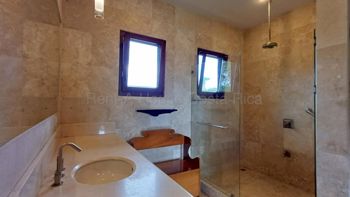 Venta de residencia de ultra lujo con vista panorámica al golf en Monterán #26-1500 GS en Granadilla, Curridabat, San José — $1,590,000 - Foto 4 de 12