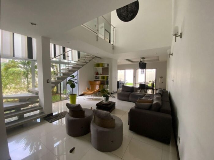CASA EN VENTA EN SANTA ANA SAN JOSÈ en Santa Ana, San José — $160,000,000