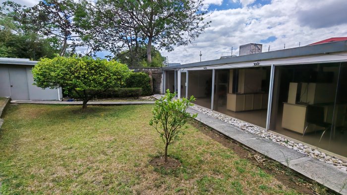 Edificio en Alquiler en Goicoechea,Calle B,Uso Comercial-PJG9965783 in Calle Blancos, Goicoechea, San José — $3,500 - Photo 2 of 36