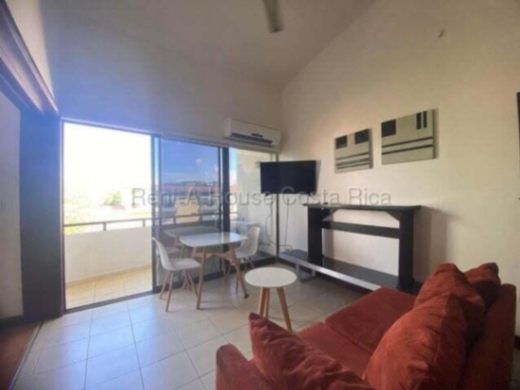 Alquiler de Apartamento Amueblado en Santa Ana-Centro. RAH 26-1680 in Santa Ana, San José — $900