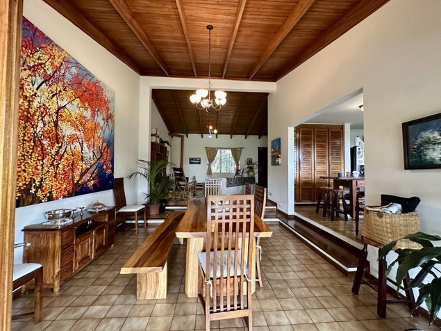 Venta CASA con AMPLIO TERRENO Y VISTA, ESCAZÚ (FAU) en San Antonio, Escazú, San José — $425,000 - Foto 2 de 18