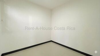 Casa en condominio con cómodas amenidades en Escazú #26-1761 GS in San Antonio, Escazú, San José — $230,000 - Photo 5 of 16