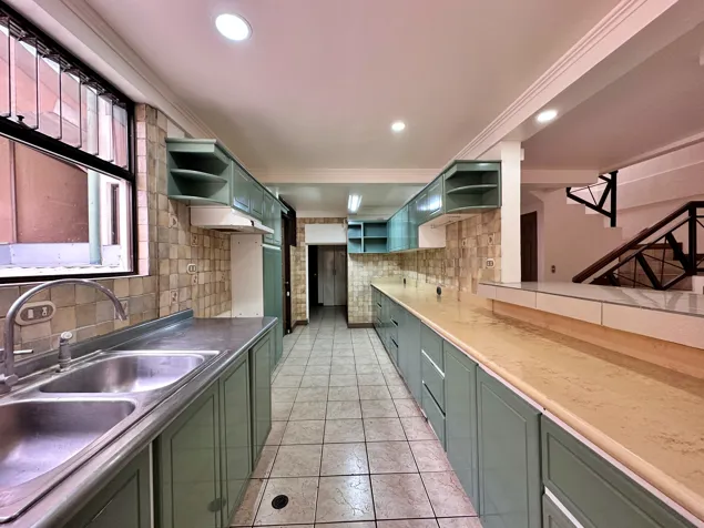 Venta Casa con Estudio para remodelar, Guachipelín Sur, Escazú (FAU) in San Rafael, Escazú, San José — $225,000 - Photo 2 of 20
