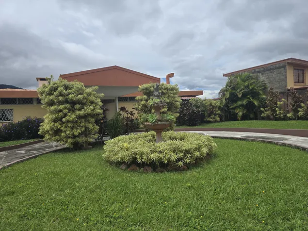 SE ALQUILA CASA USO MIXTO SOBRE CALLE VIEJA, TRES RIOS (JK) en San Diego, La Unión, Cartago — $6,500 - Foto 2 de 35