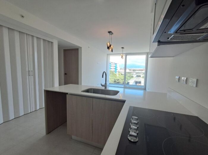 Alquiler apartamento para estrenar en la Uruca (2 parqueos) en Uruca, San José — $1,350