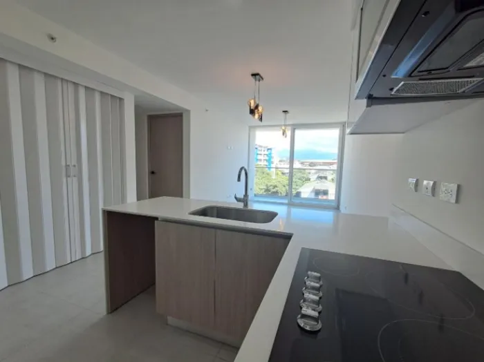 Alquiler apartamento para estrenar en la Uruca (2 parqueos) en Uruca, San José — $1,350 - Foto 3 de 16