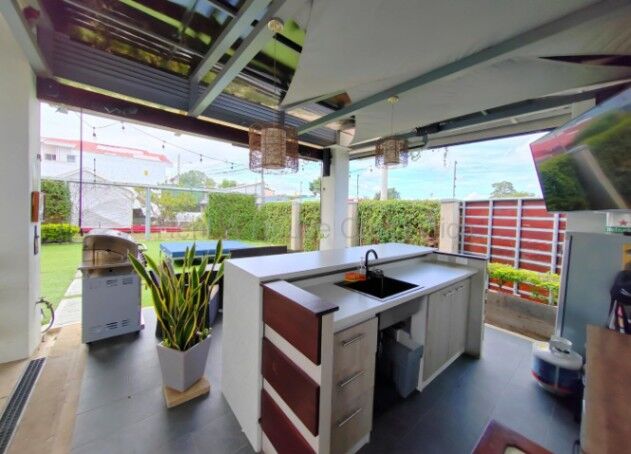 Se vende casa en San Pedro Montes de Oca 27-71 in San Pedro, Montes De Oca, San José — $575,000
