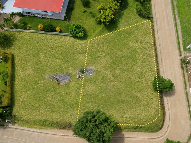 Se Vende Lote Esquinero en Condominio Royal Palm | La Garita, Alajuela en Garita, Alajuela — $198,645 - Foto 3 de 4