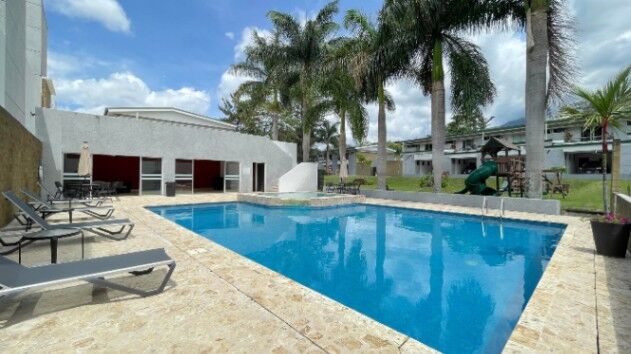 Se vende amplia casa en San Rafael Escazú 26-775 en San Rafael, Escazú, San José — $27,500