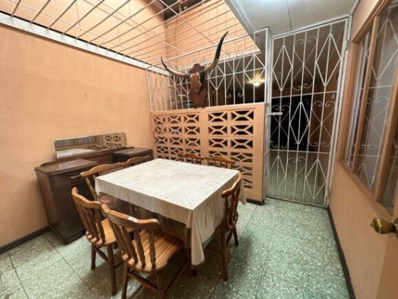 Se vende espaciosa casa con patio en Guadalupe San José 24-972 en Guadalupe, Goicoechea, San José — $260,000
