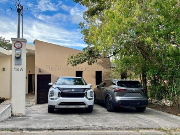 Venta de Impresionante Casa en Santa Ana / Mls. 26-1487 OFC JB en Piedades, Santa Ana, San José — $435,000