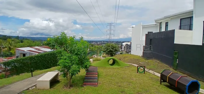 Alquiler de Casa en Guachipelin, Escazu en Escazú, San José — $2,200 - Foto 3 de 12