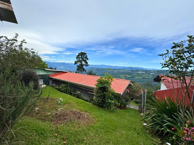 Casa con Vistas Panorámicas en Venta Verbena Norte Turrialba in Turrialba, Cartago — ₡ 30 000 000