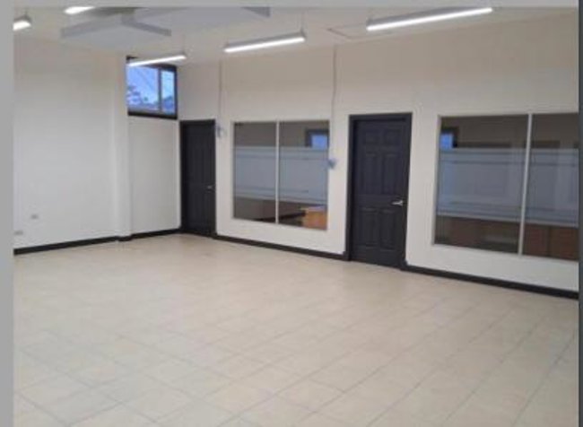 VENTA DE OFIBODEGA, SAN JOSÉ, ESCAZÚ, GUACHIPELÍN, LA CAPRI en Escazú, San José — $500,000